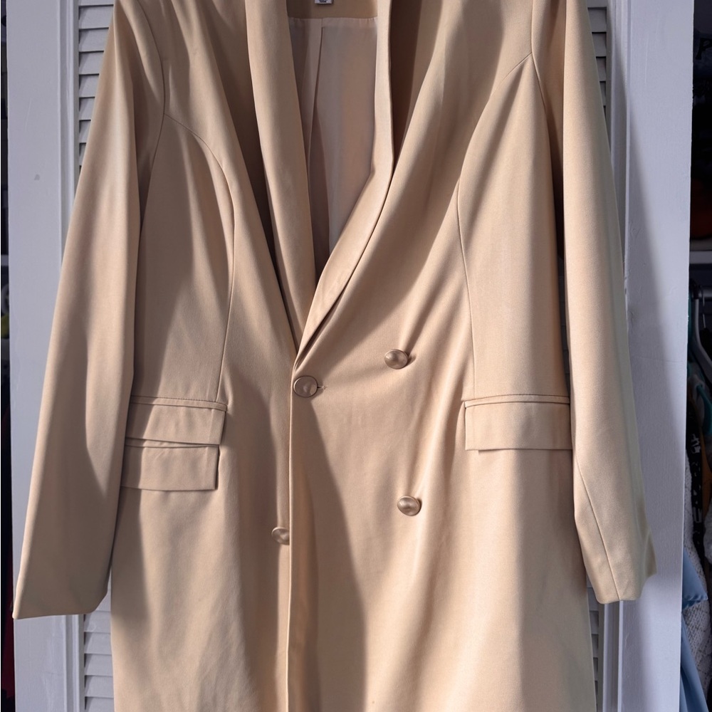 Elegant Beige Double-Breasted Women's Coat